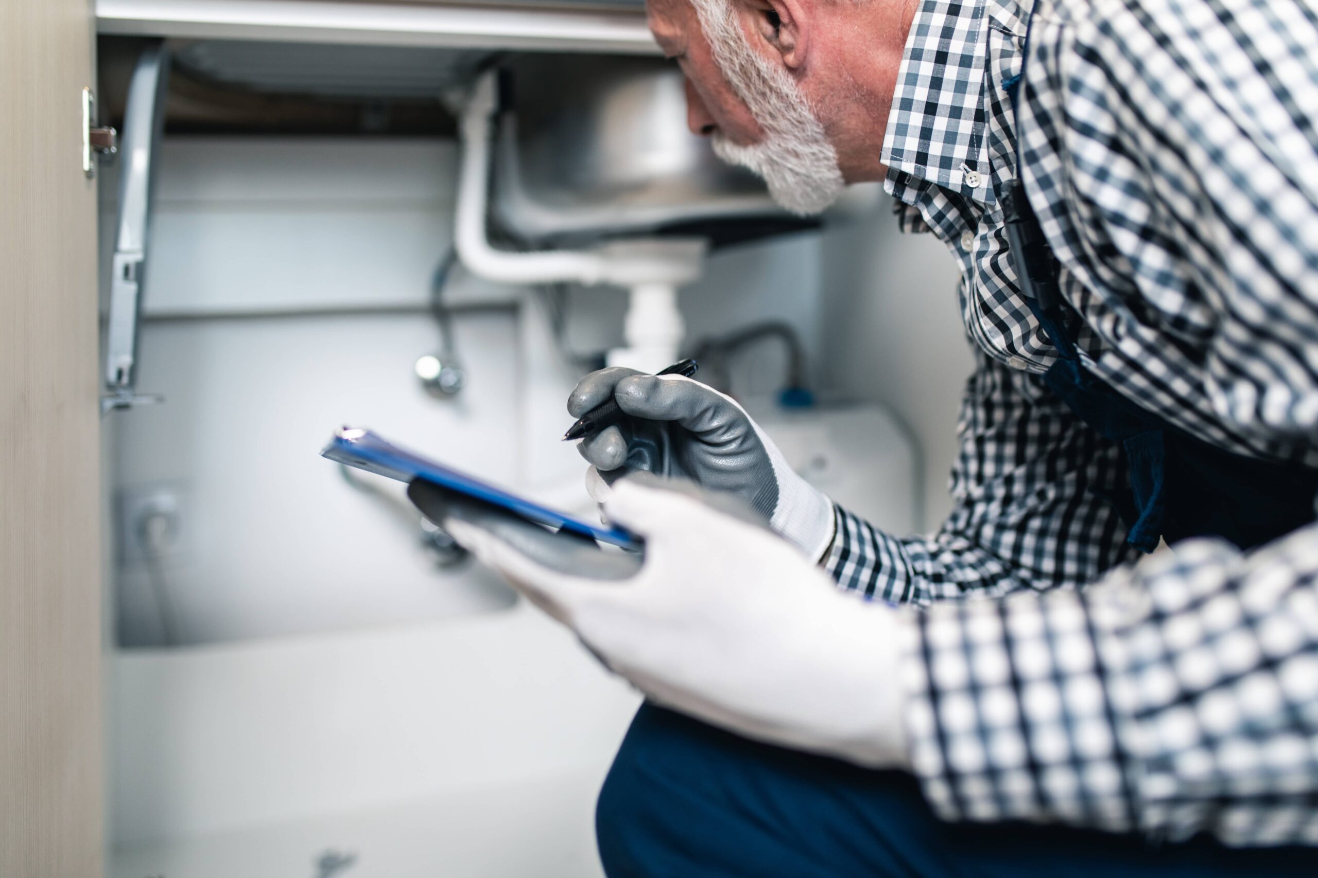 Read more about the article Clogged Drains: How Do You Know If You Need a Plumber?