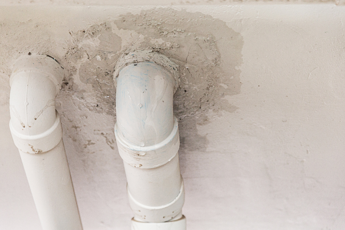 Read more about the article Common Causes of Leaky Pipes