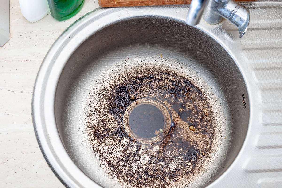 How to Dissolve Drain Grease