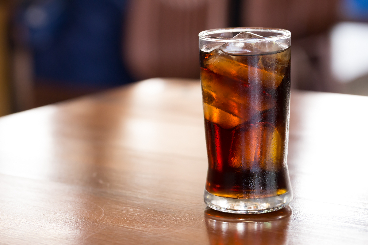Can carbonated drinks unclog your drain?