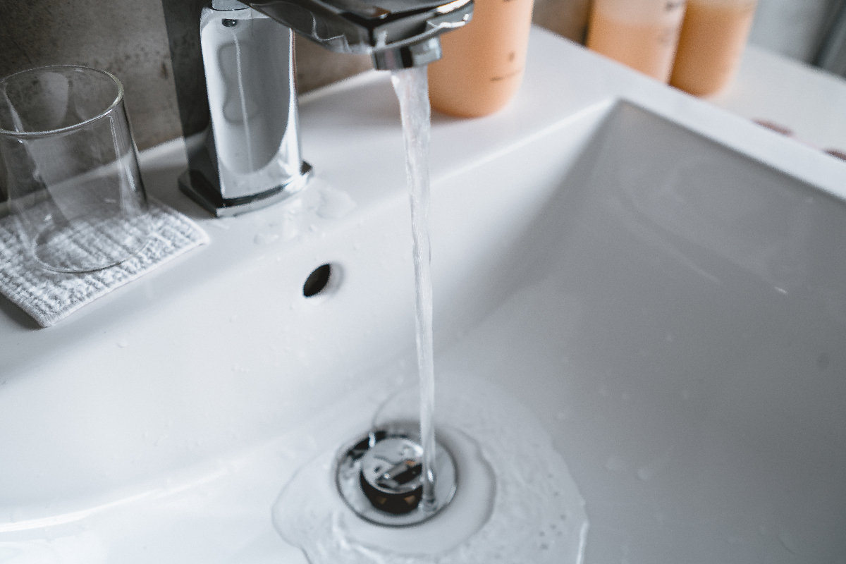 Read more about the article The most common cause of bathroom sink clogs